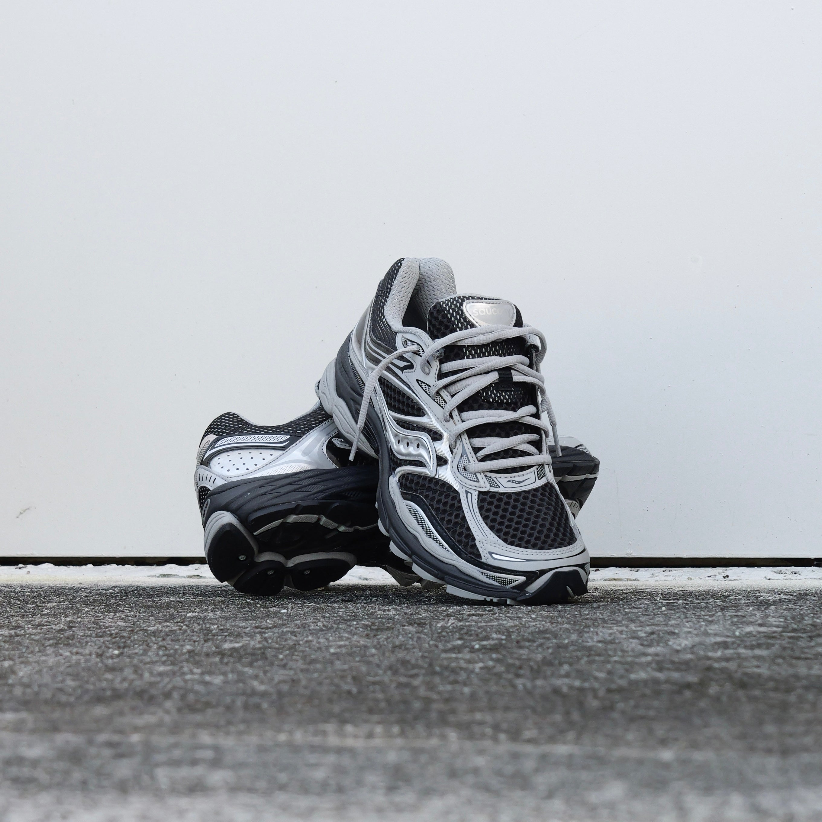 Mens Saucony ProGrid Omni 9 (Black/Silver) - Saucony