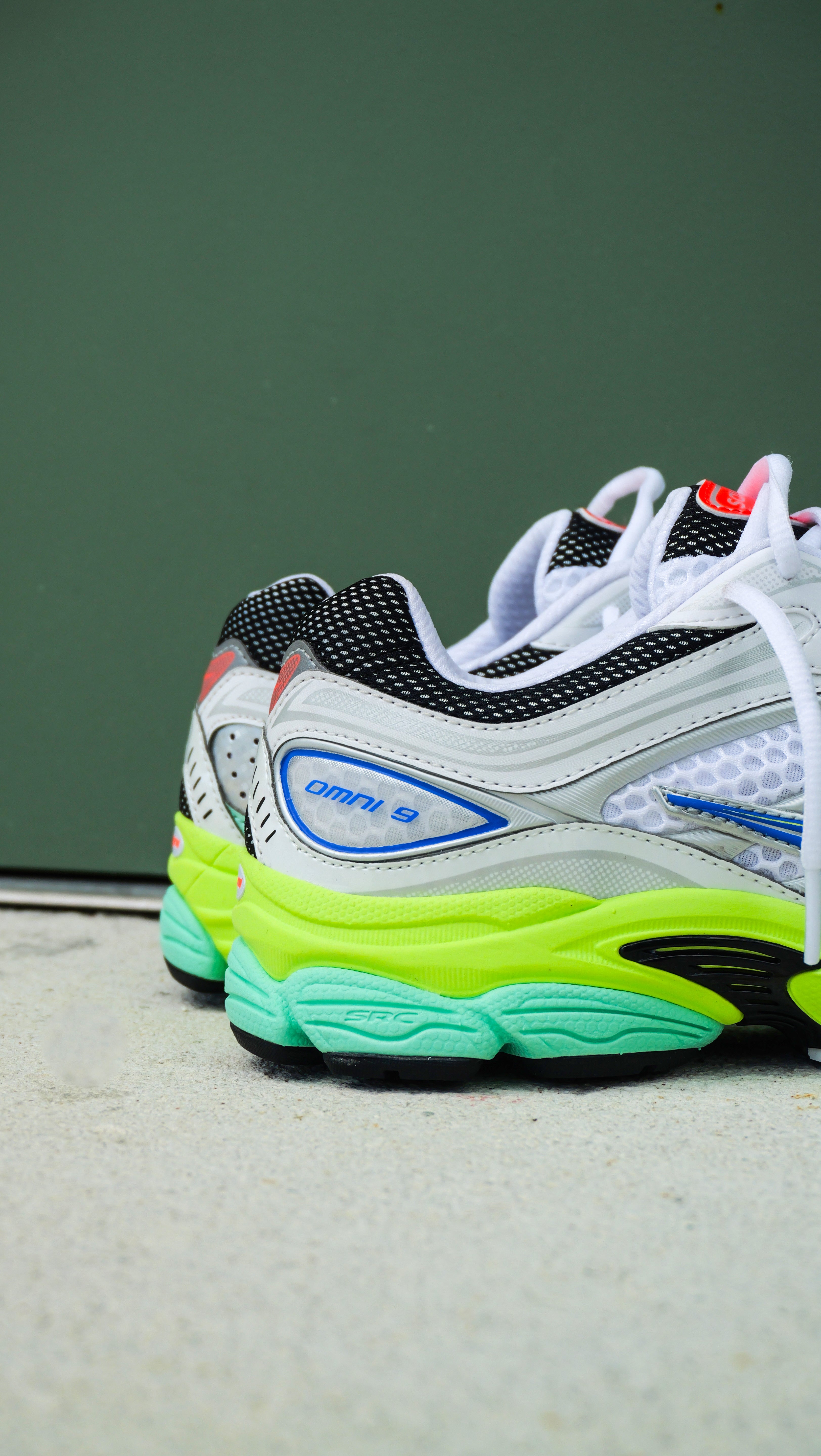 Mens Saucony ProGrid Omni 9 (White Tart)