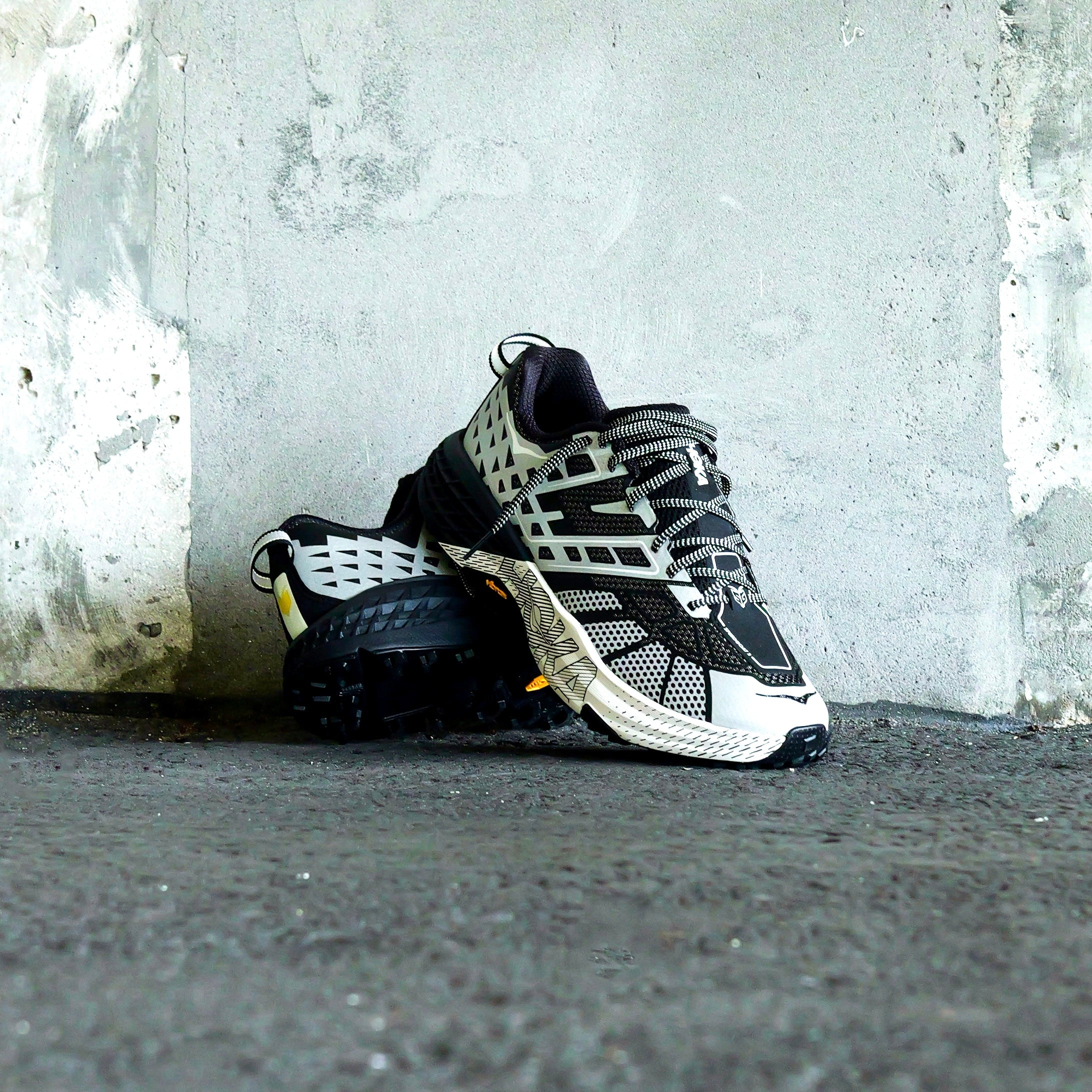 Hoka U SpeedGoat 2 TS BKSTR (Black / Stardust) - HOKA
