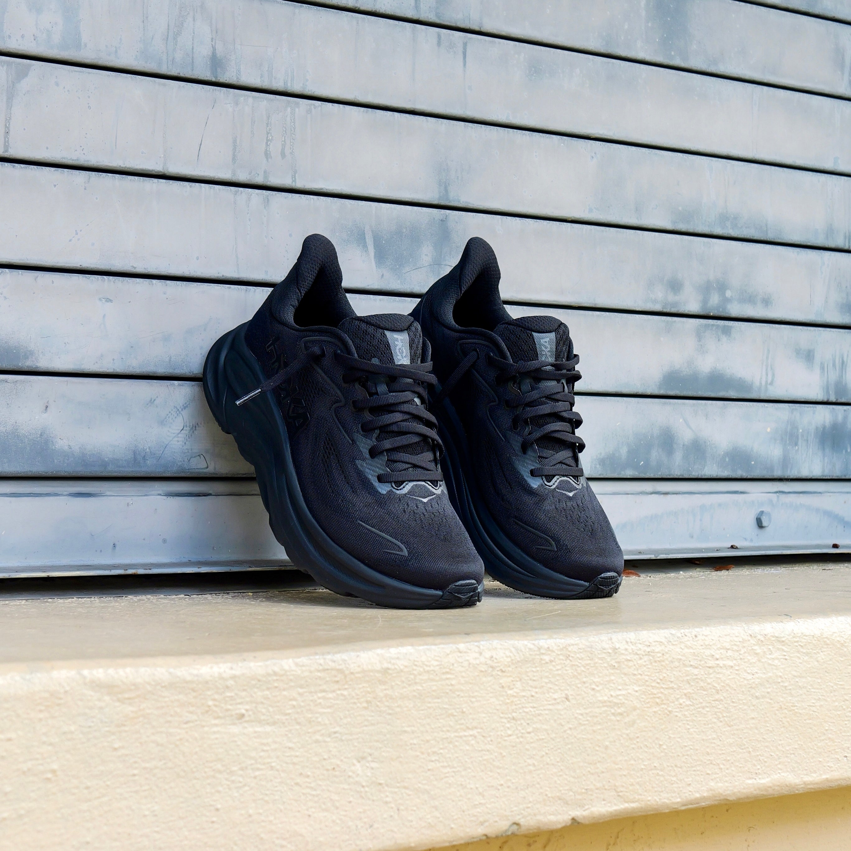 Mens HOKA Clifton 10 (Black/Black) - HOKA