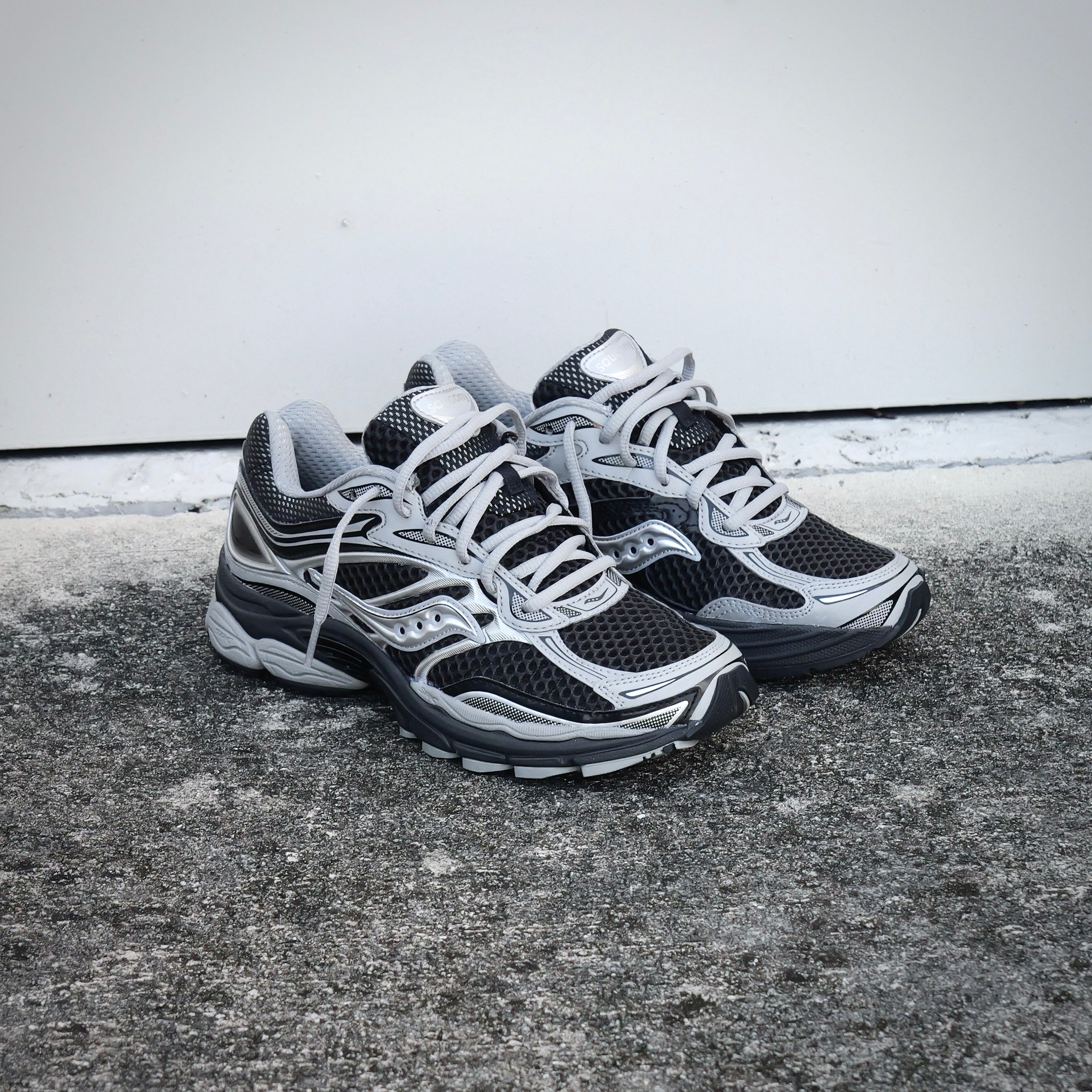 Mens Saucony ProGrid Omni 9 (Black/Silver) - Saucony