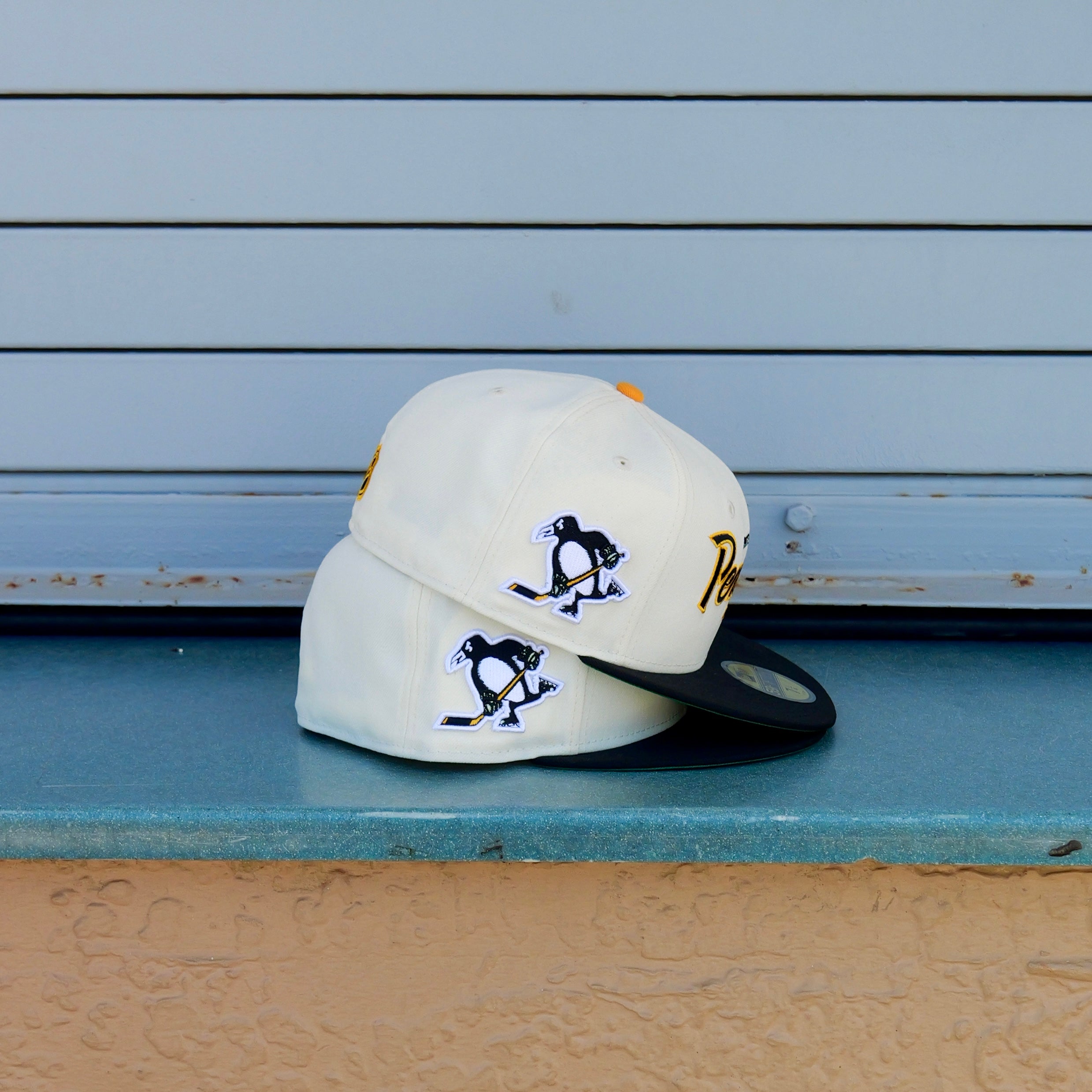 New Era Pittsburgh Penguins Side Patch Fitted (Chrome/Black) - New Era