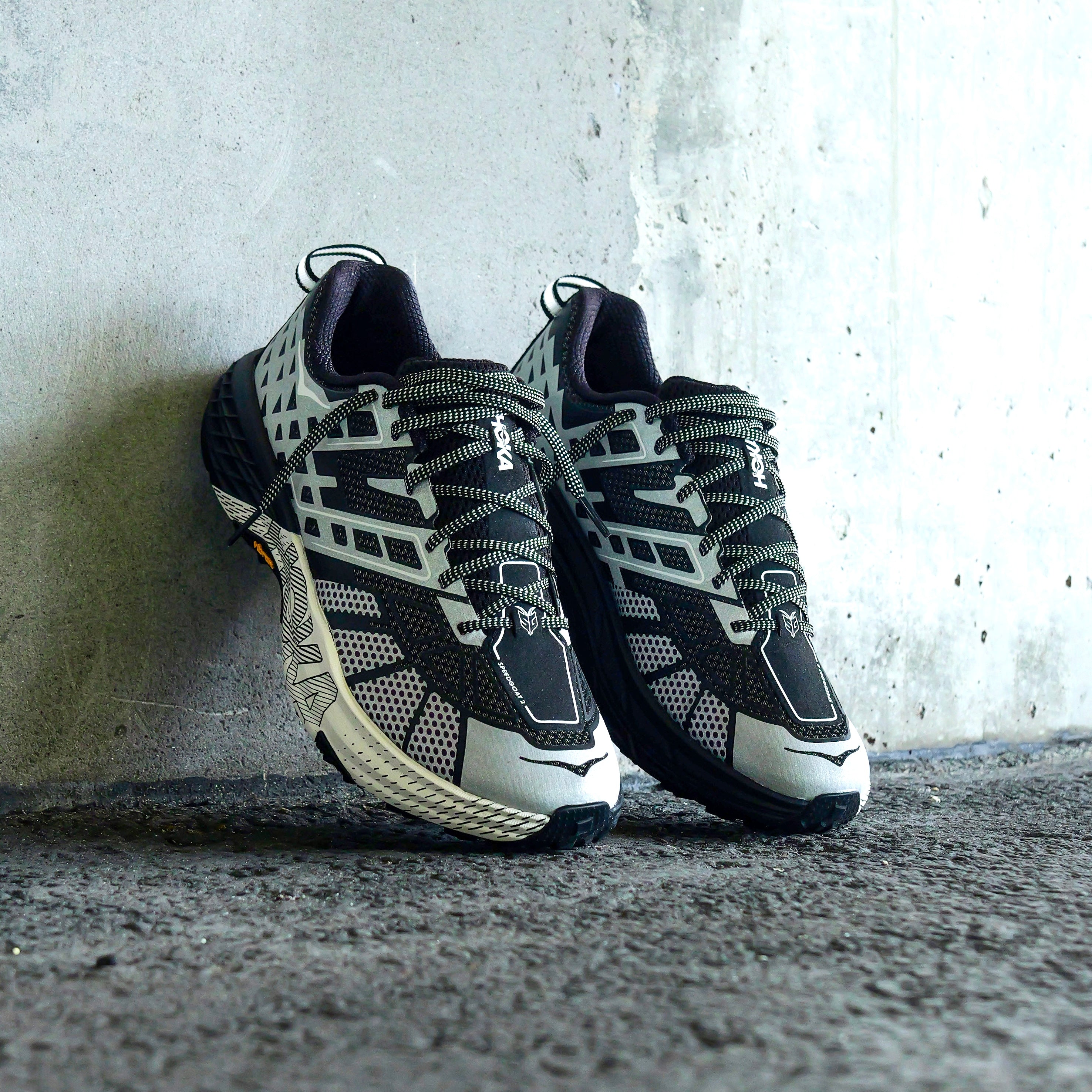 Hoka U SpeedGoat 2 TS BKSTR (Black / Stardust) - HOKA
