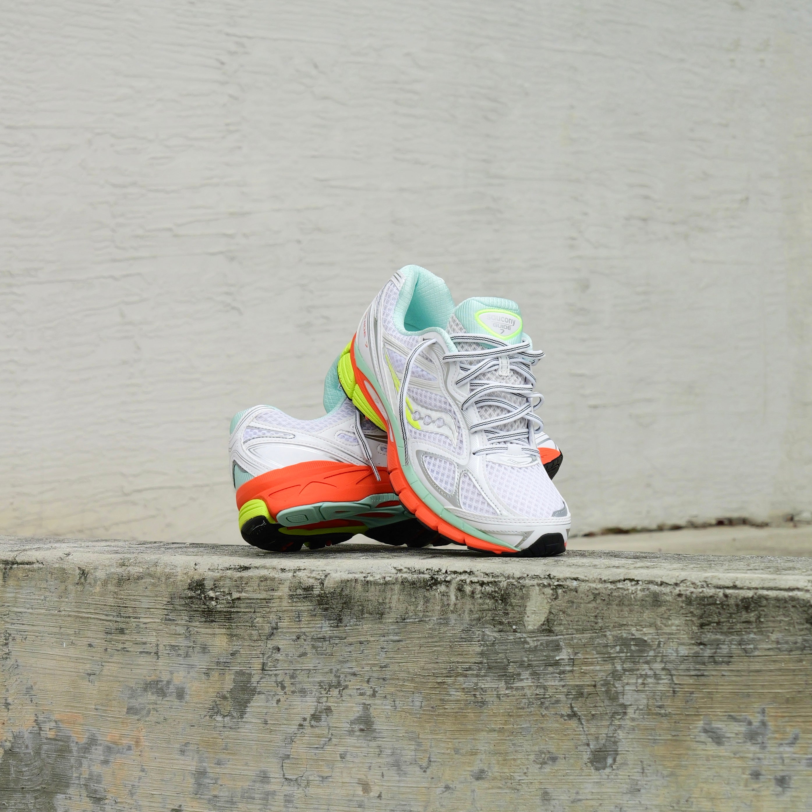 Mens Saucony ProGrid Guide 7 (White/Multi) - Saucony