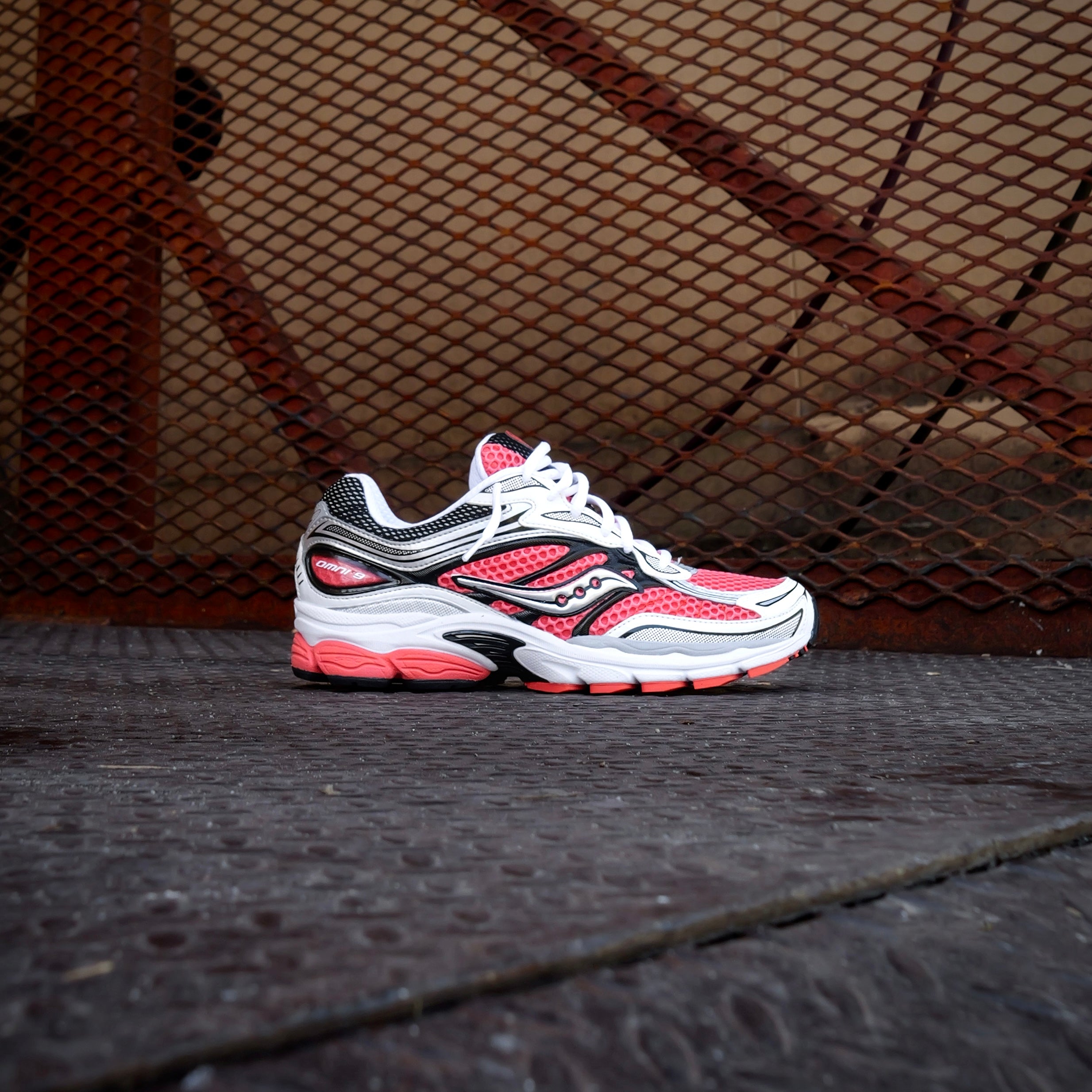 Mens Saucony ProGrid Omni 9 (Silver/Coral) - Saucony