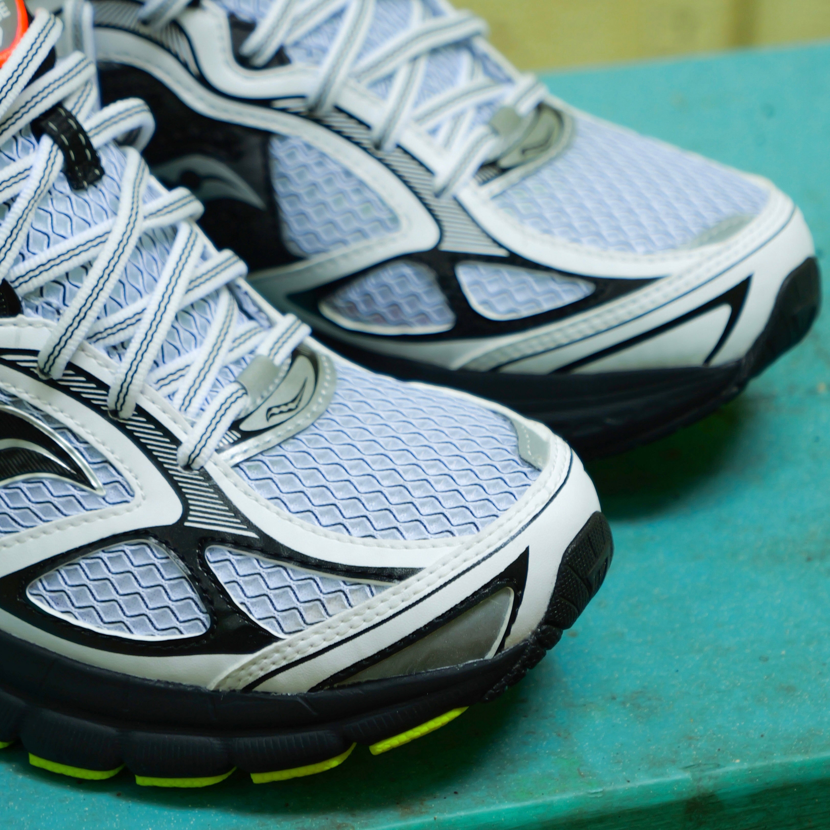 Mens Saucony ProGrid Guide 7 (White/Teal) - Saucony