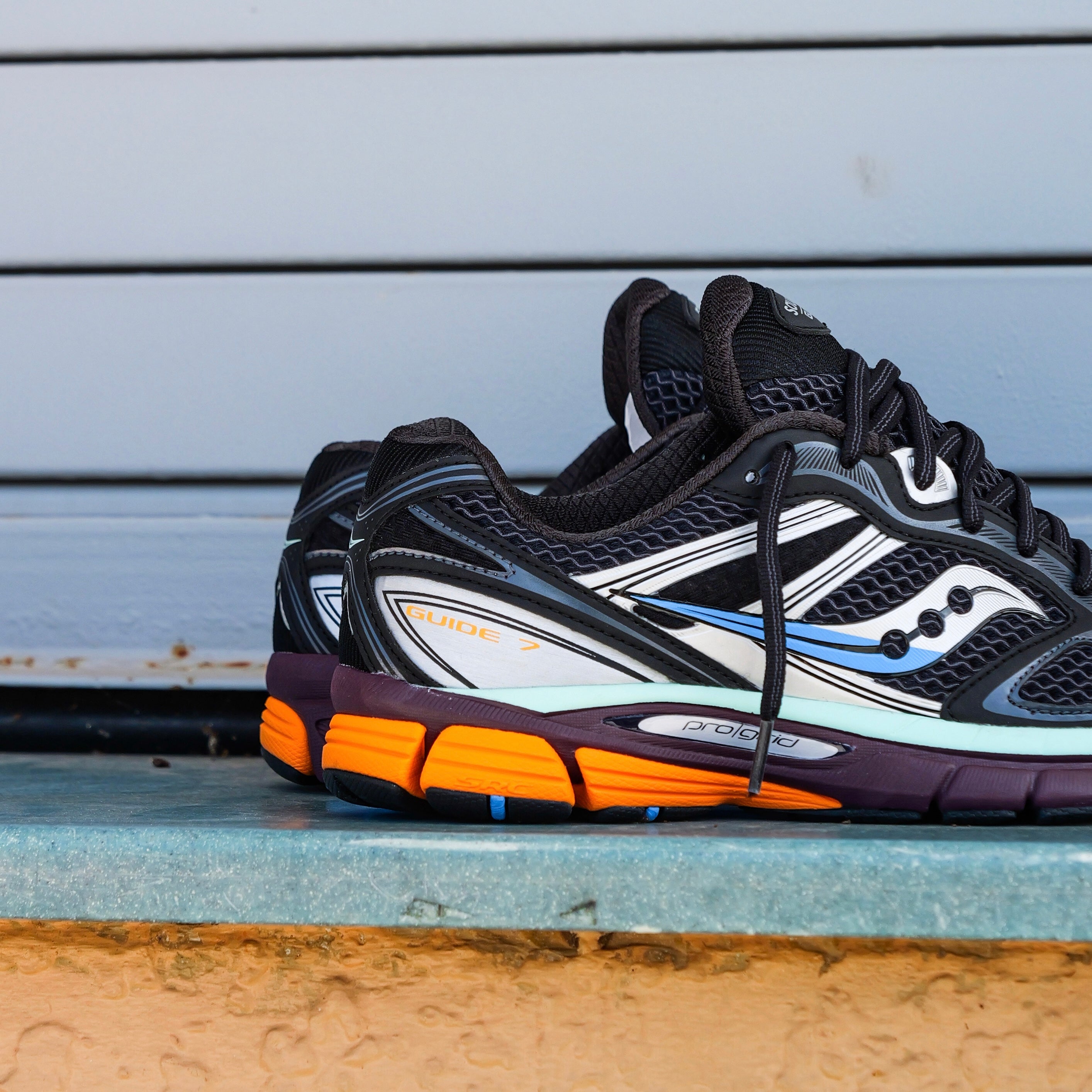 Mens Saucony ProGrid Guide 7 (Black/Multi) - Saucony