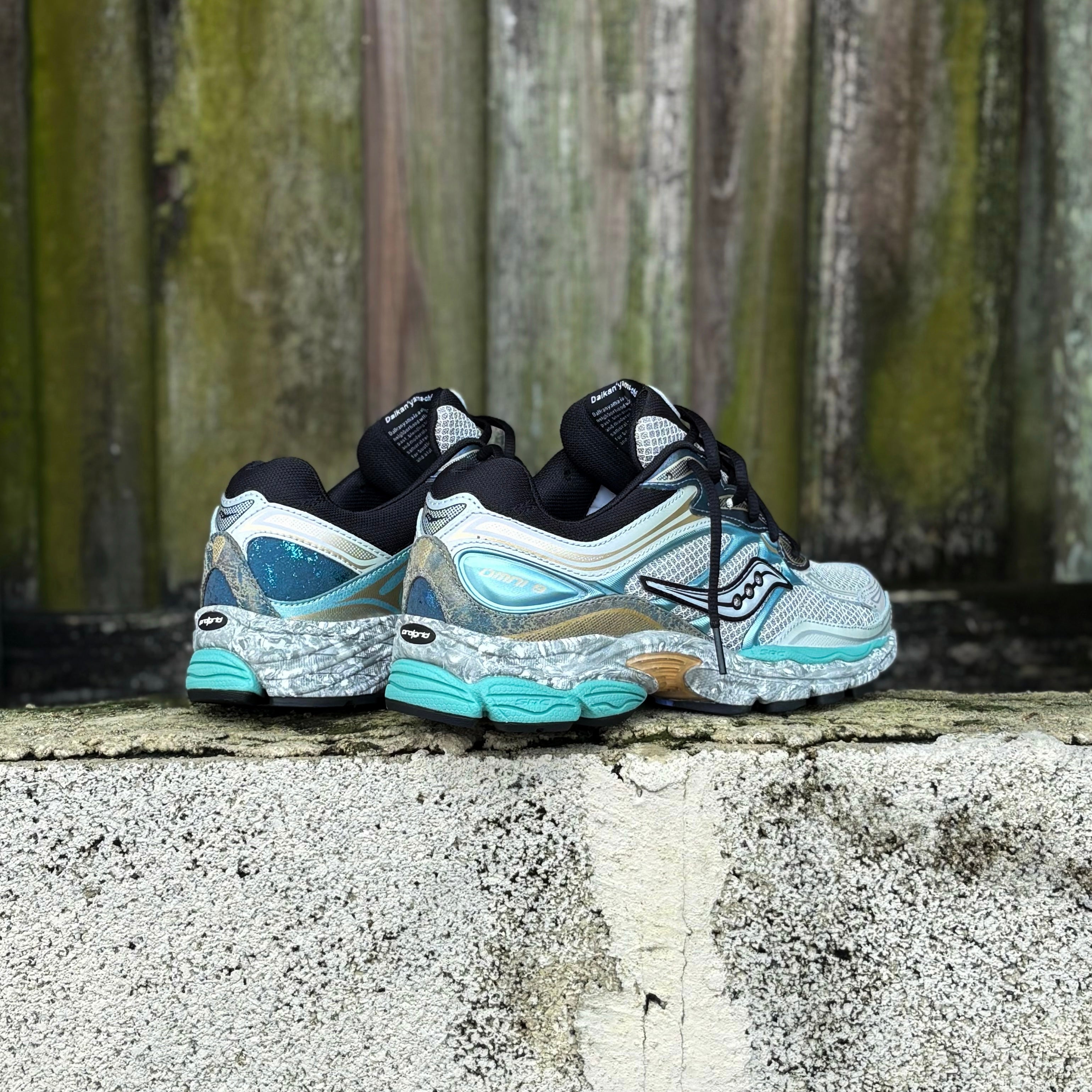 Mens Saucony ProGrid Omni 9 (Owl/Multi)
