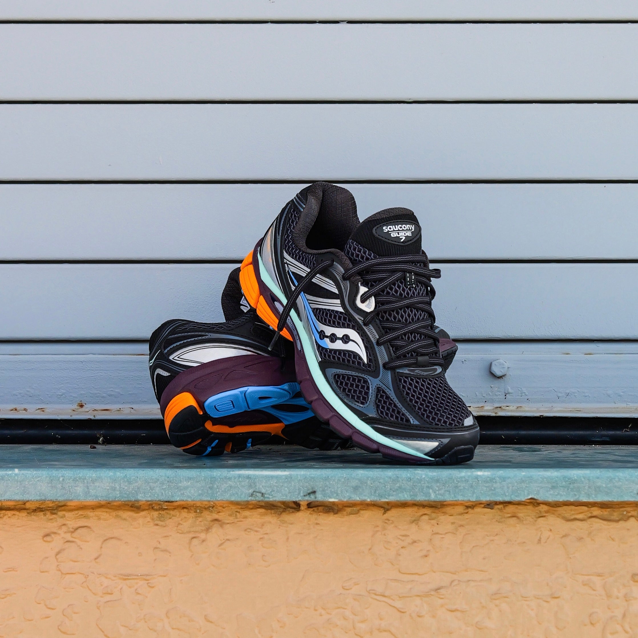Mens Saucony ProGrid Guide 7 (Black/Multi) - Saucony
