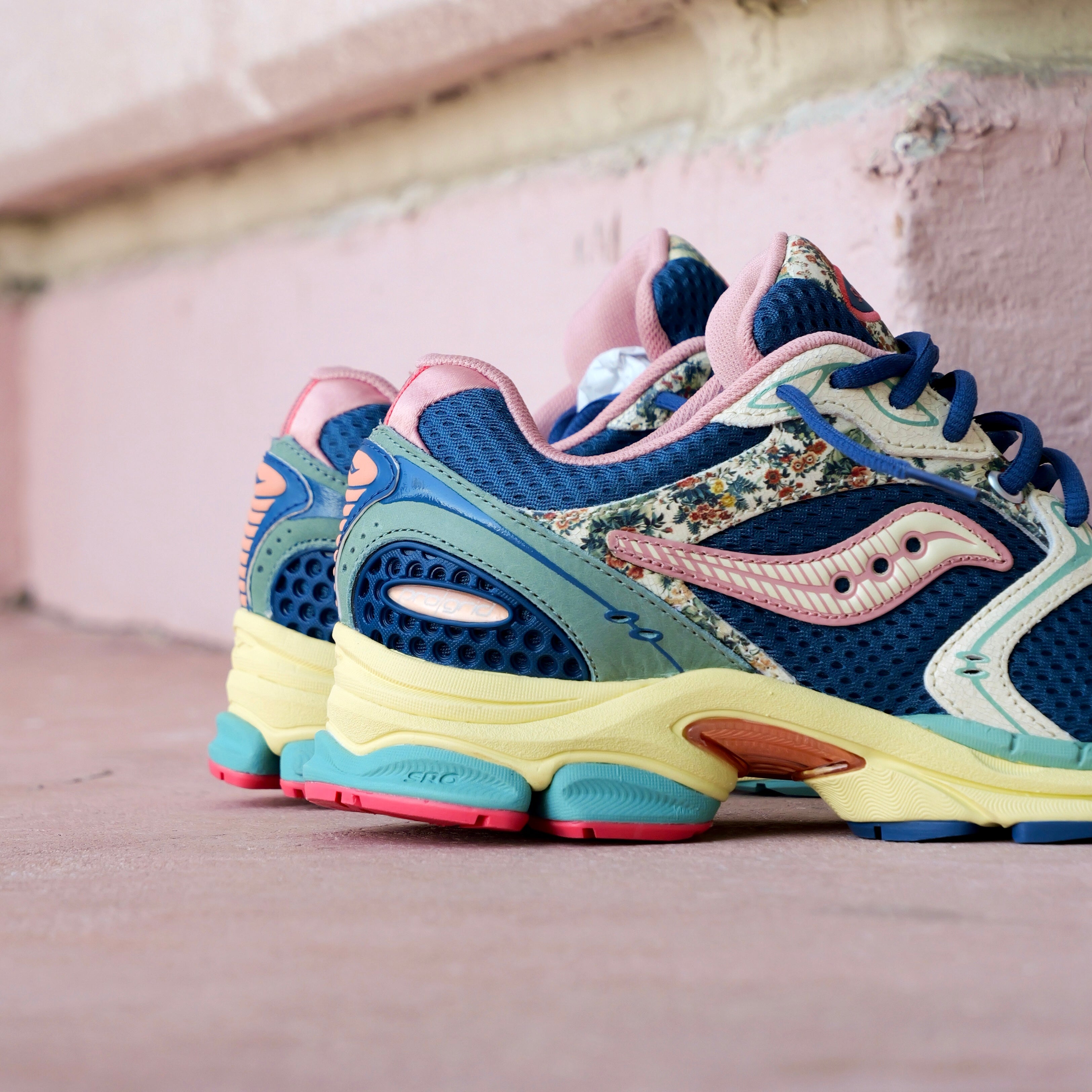 Mens Saucony ProGrid Triumph 4 Kissaten (Blue/Beige) - Saucony