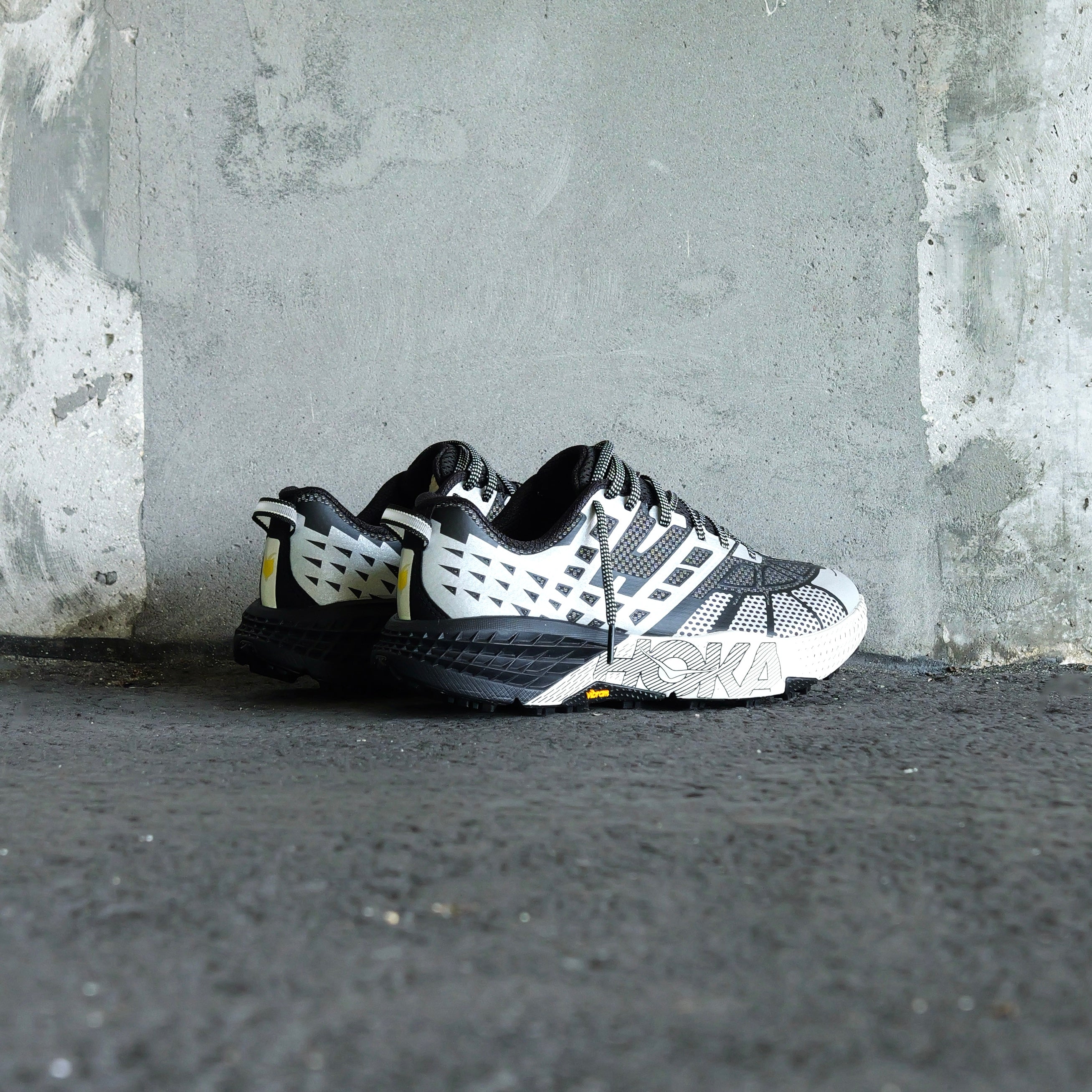 Hoka U SpeedGoat 2 TS BKSTR (Black / Stardust) - HOKA