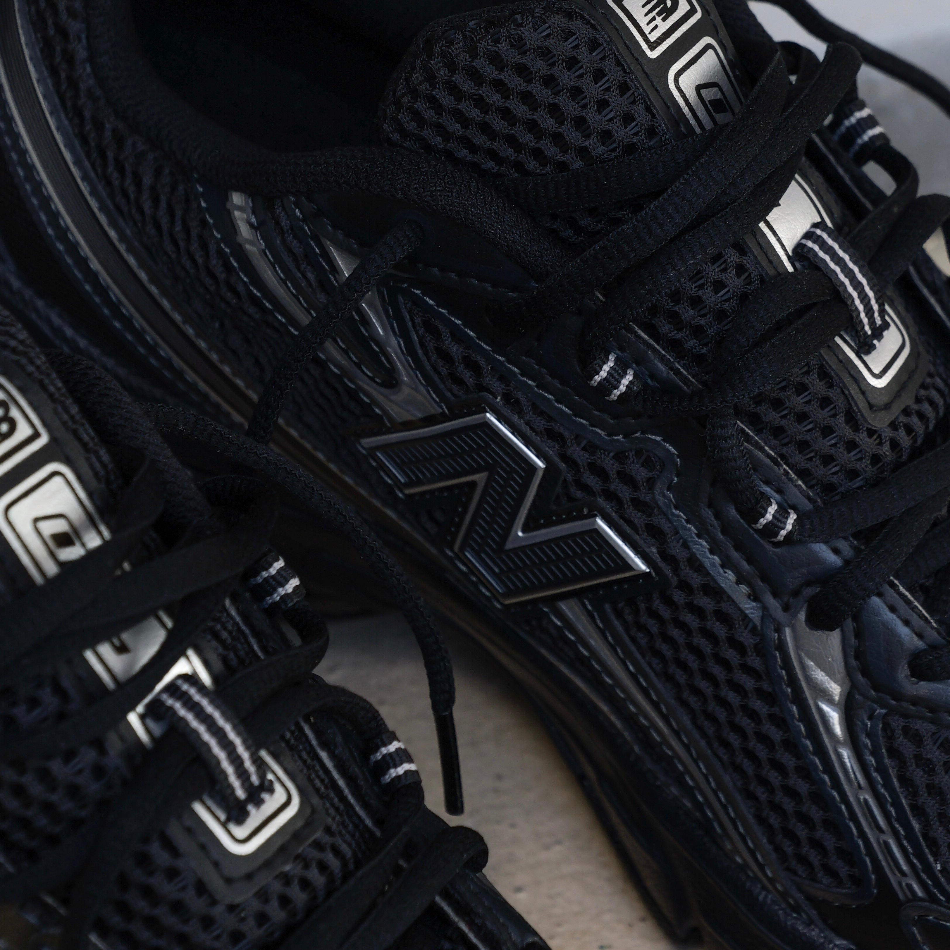 Mens New Balance 740 (Black/Metallic Silver) - U740BM2 - New Balance
