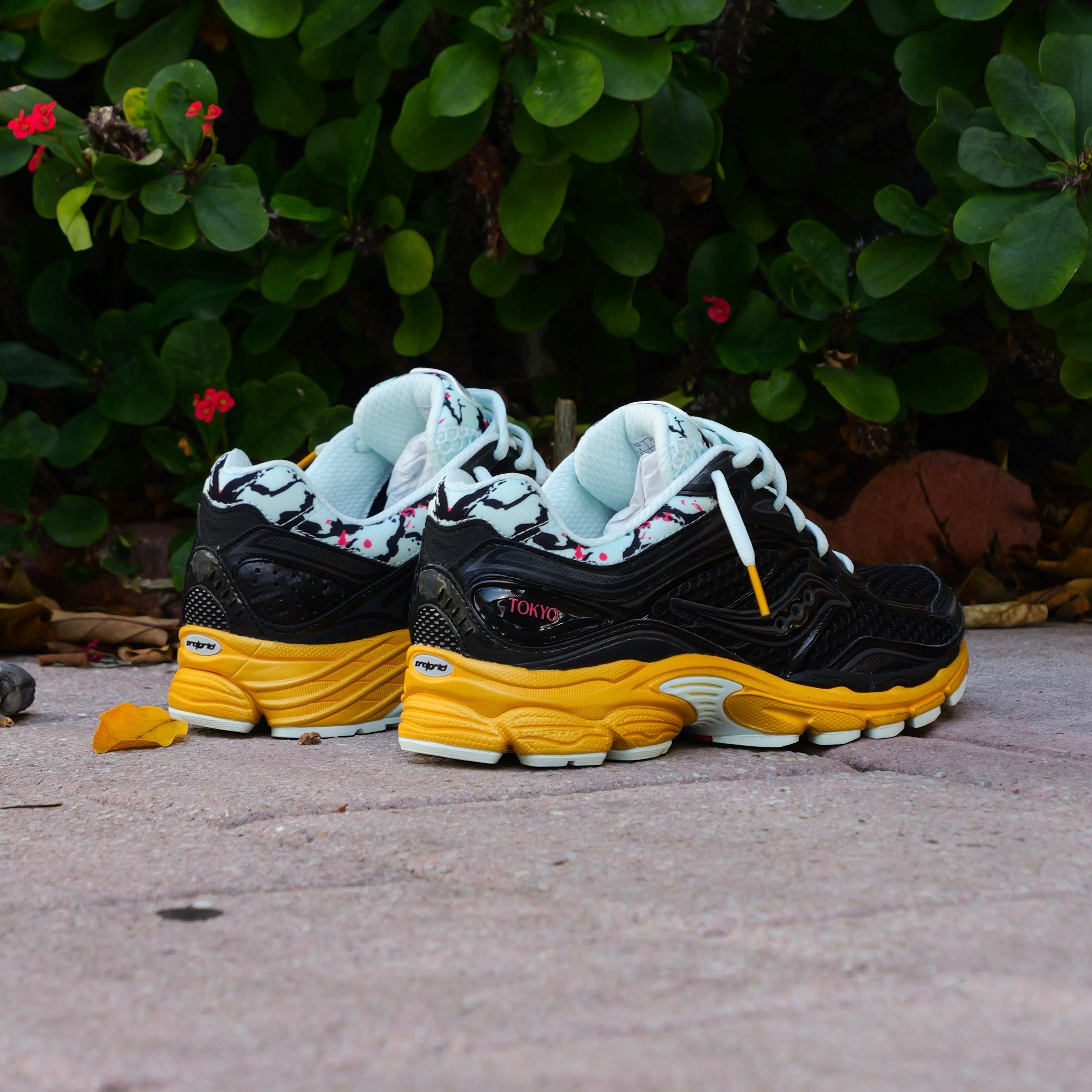 Mens Saucony ProGrid Omni 9 (Black Fleur) - Saucony