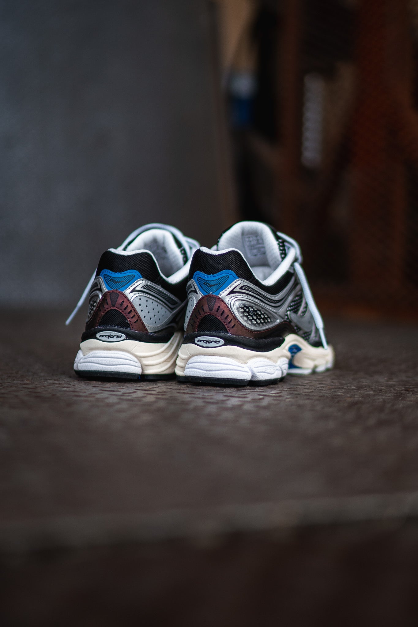 Mens Saucony OG ProGrid Omni 9 (Silver/Brown) - SNEAKER TOWN