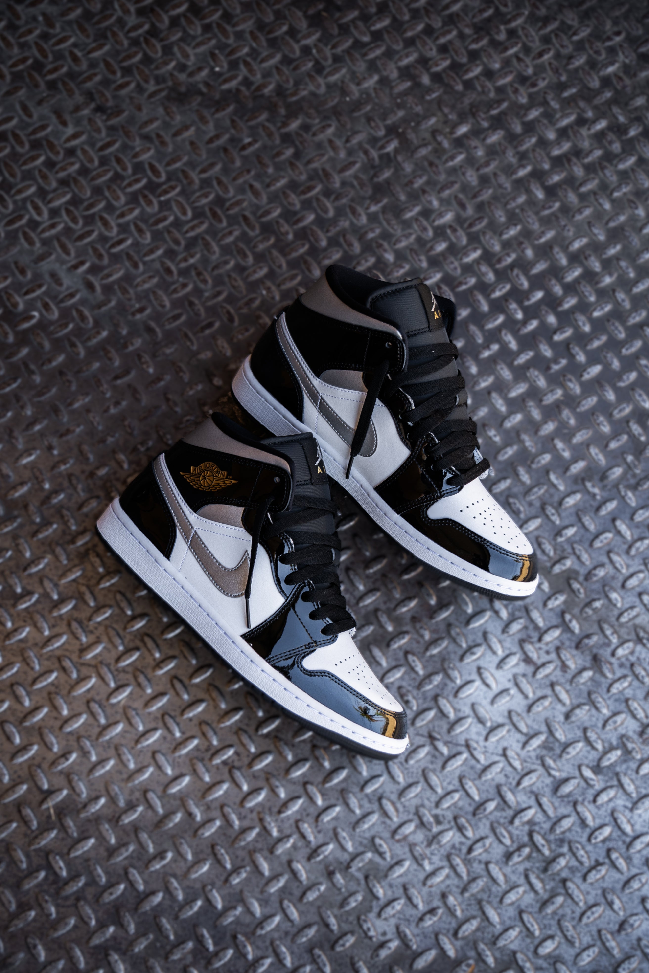 Mens Air Jordan 1 Mid (Black/Metallic Silver/White)