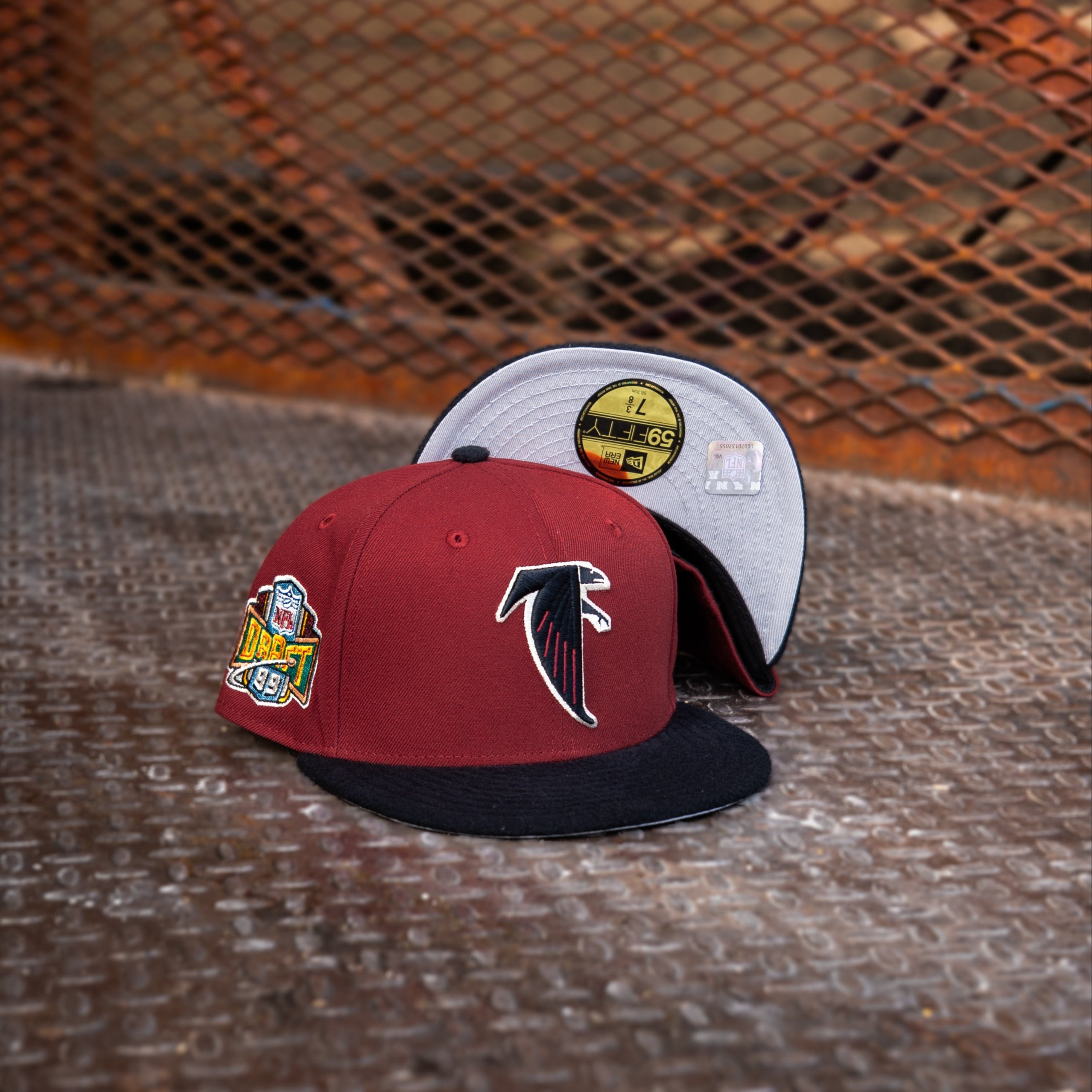 New Era Atlanta Falcons 1991 Draft Grey UV (Red/Black Fleece)  59Fifty Fitted