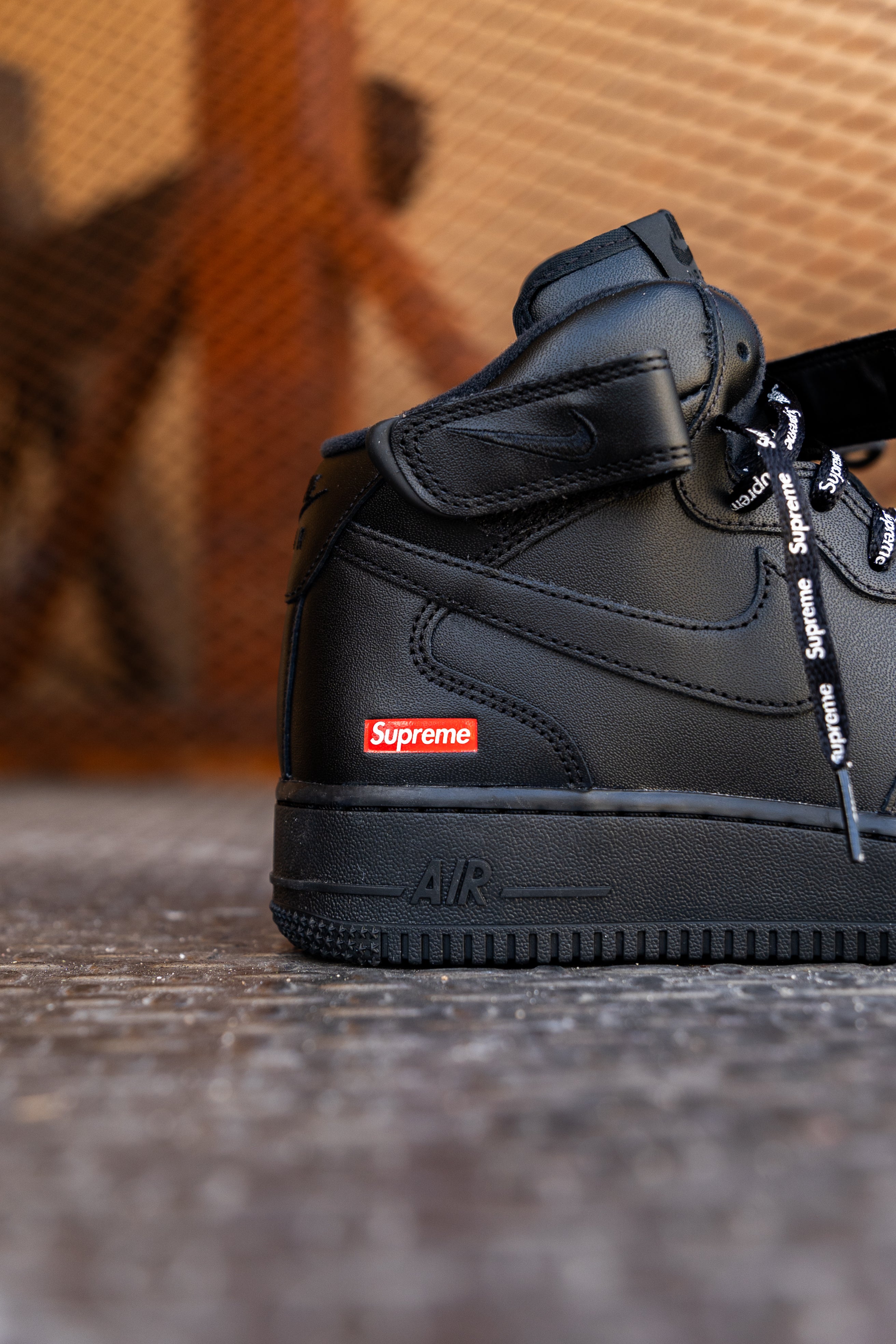 Nike x Supreme Air Force 1 Mid SP (Black)