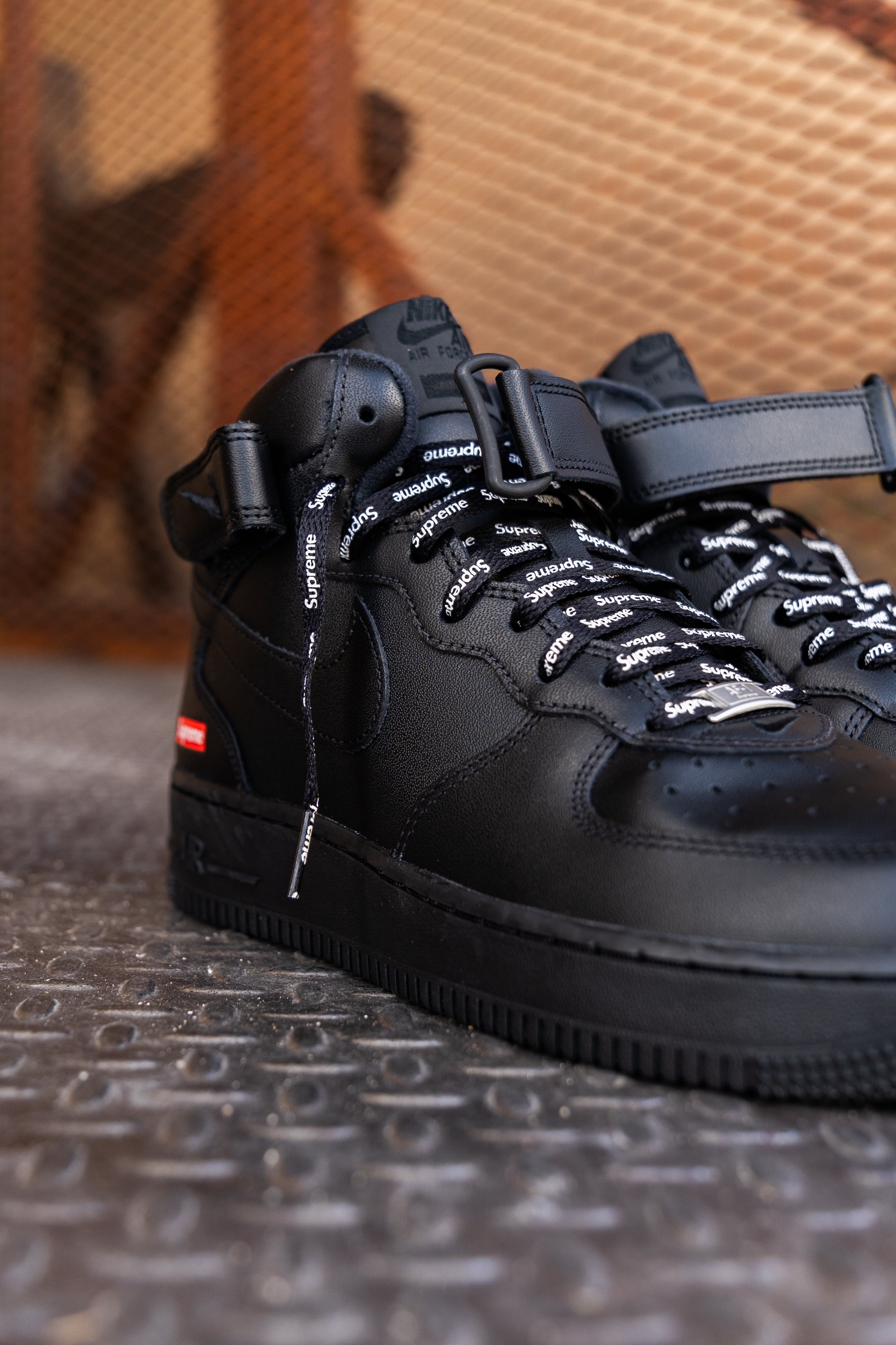 Nike x Supreme Air Force 1 Mid SP (Black)