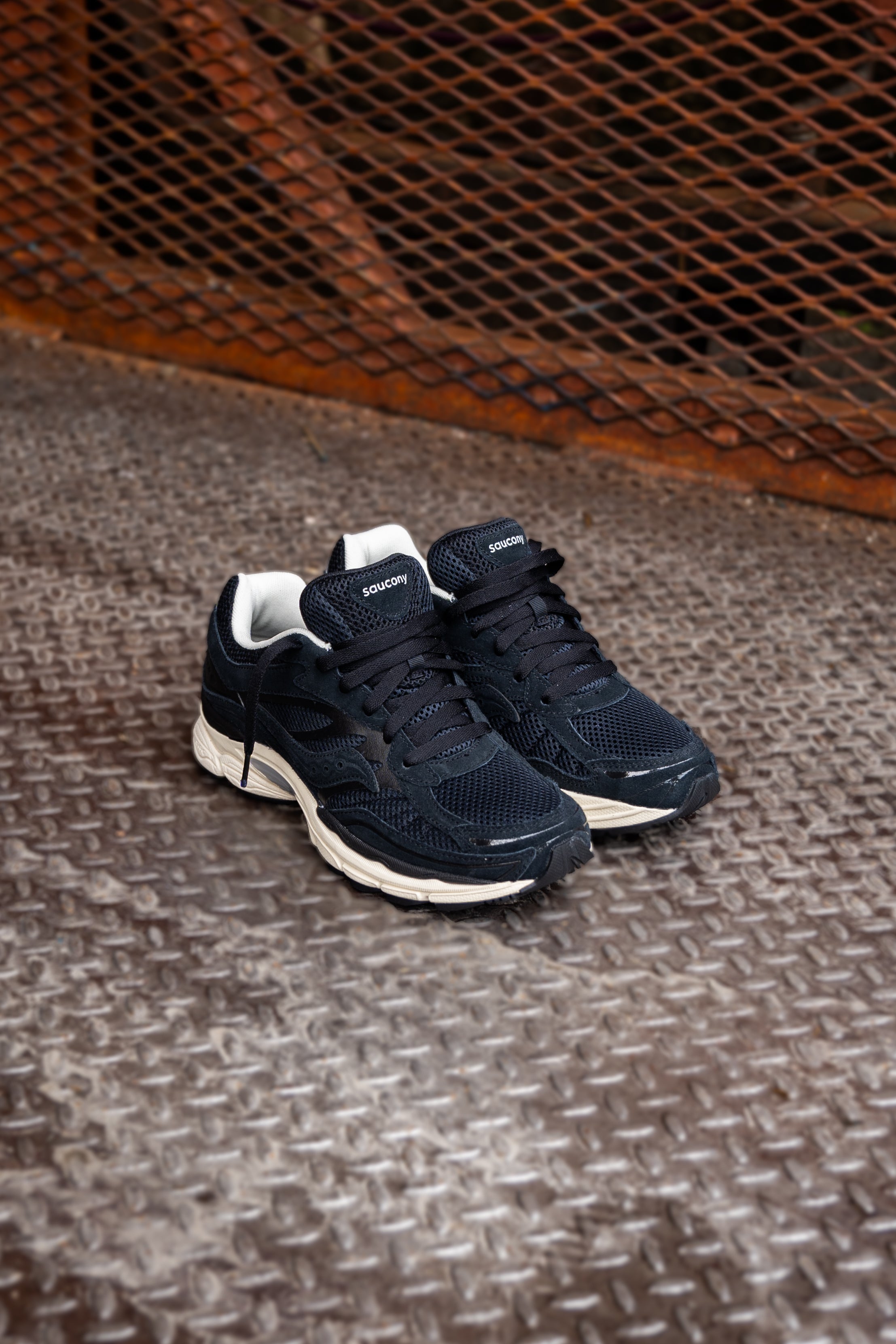 Mens Saucony OG ProGrid Omni 9 (Black/Cream)