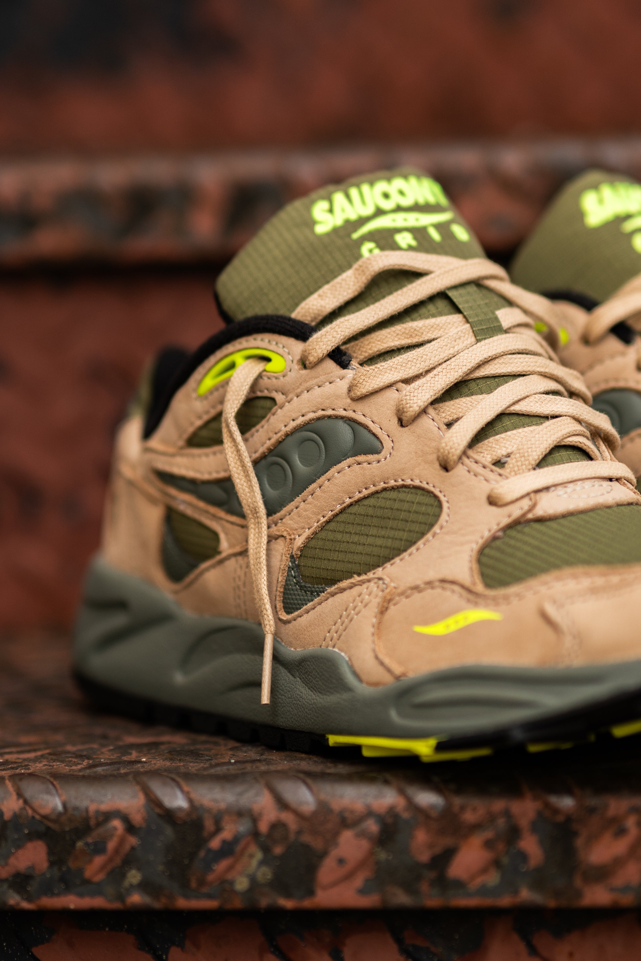 Mens Saucony Grid Shadow 2 Premium (Avocado/Volt)