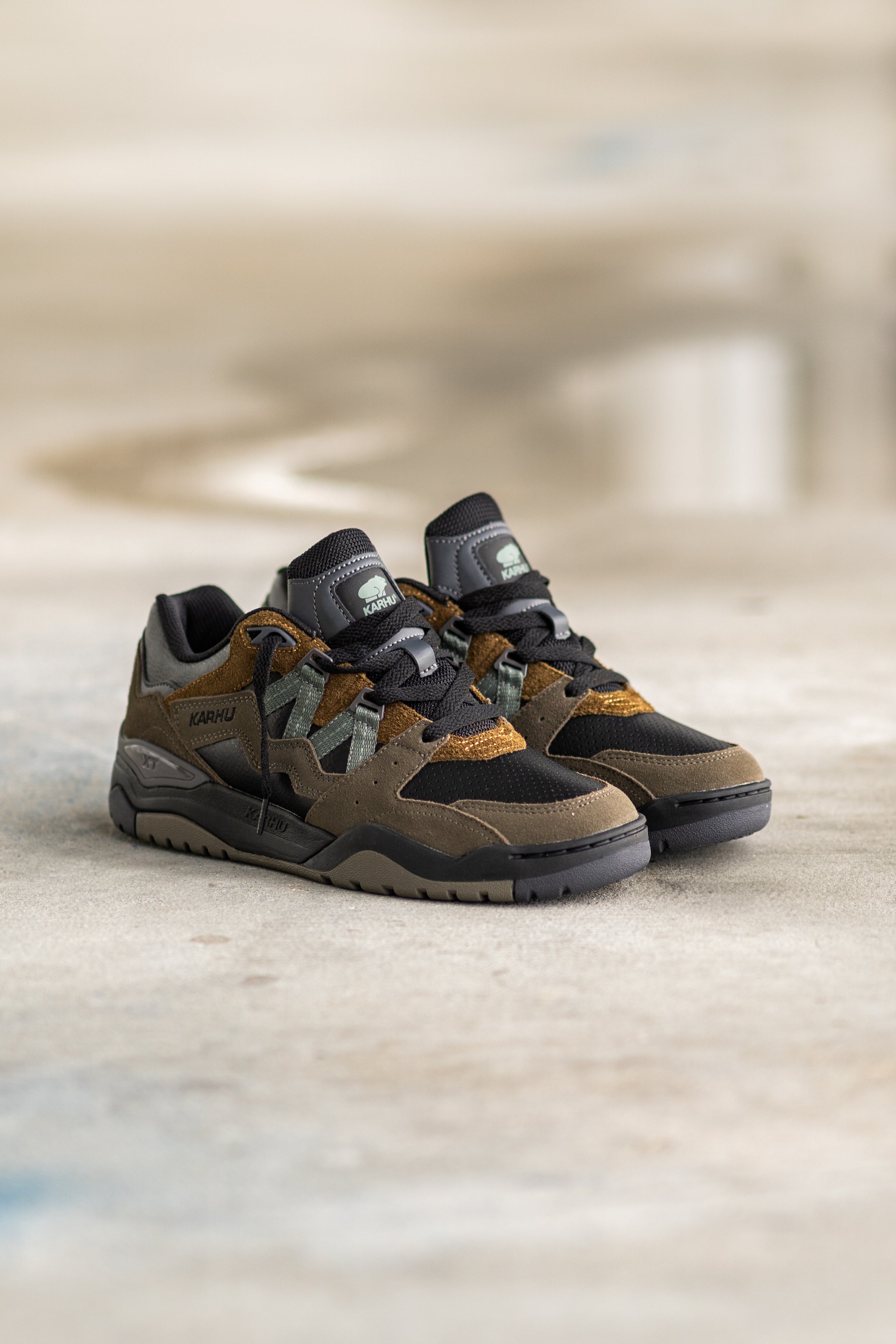 Karhu Fusion XT (Black/Laurel Wreath)