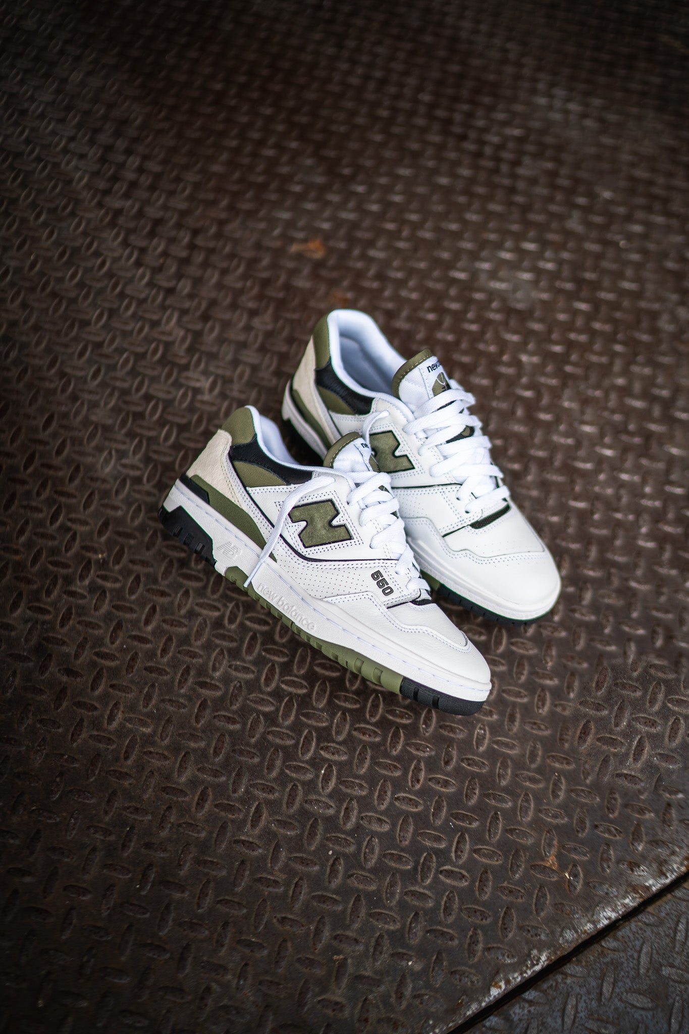 Mens New Balance 550 (White/Olive) - BB550DOB - New Balance