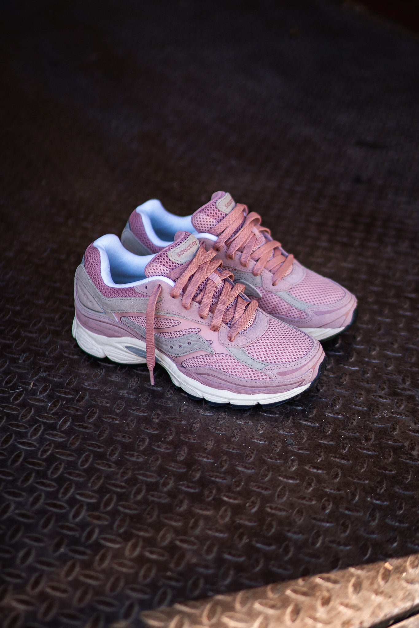 Mens Saucony ProGrid Omni 9 Premium (Pink) - Saucony