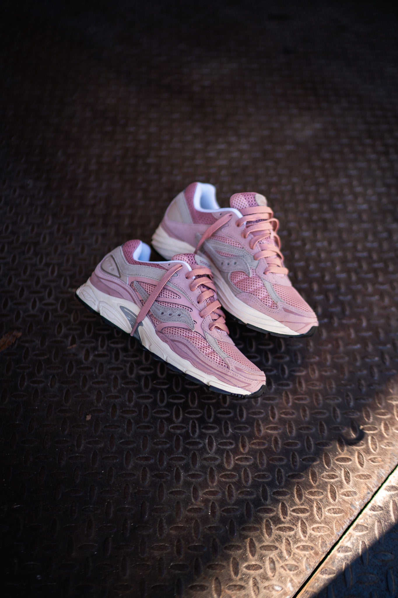 Mens Saucony ProGrid Omni 9 Premium (Pink) - Saucony