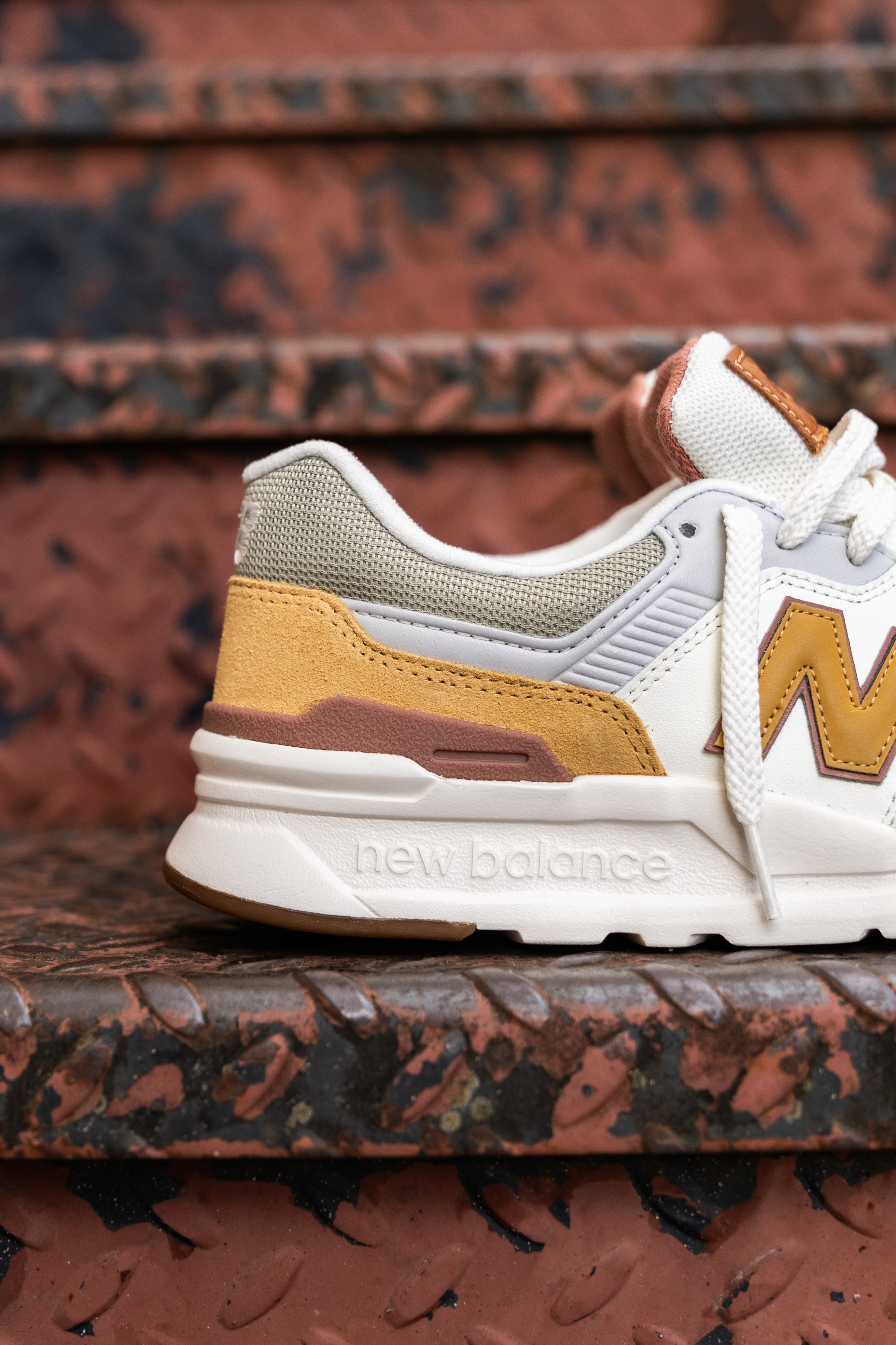 Mens New Balance 997H (White/Brown)