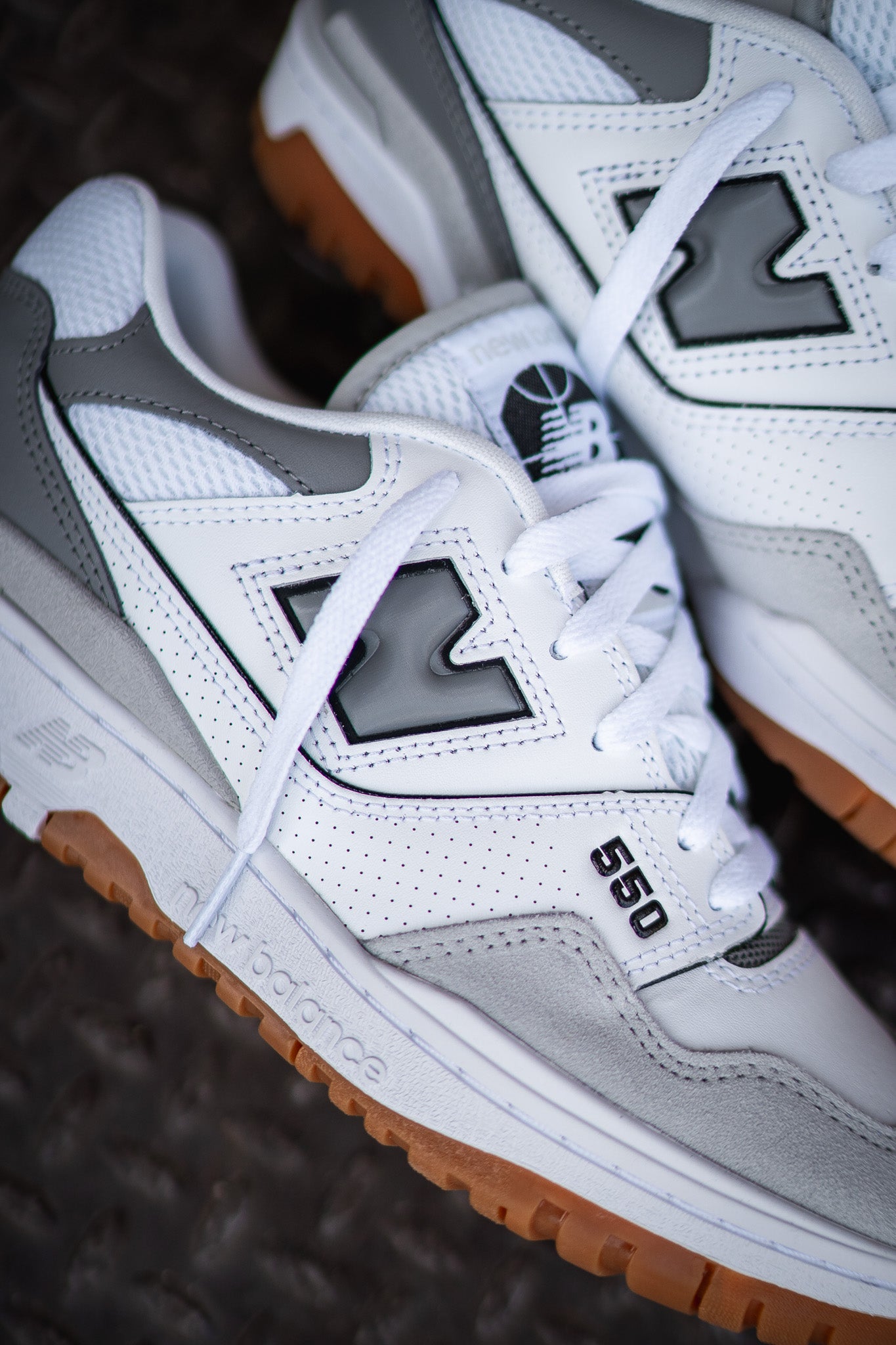 Mens New Balance 550 (White/Grey) - BB550ESC - SNEAKER TOWN