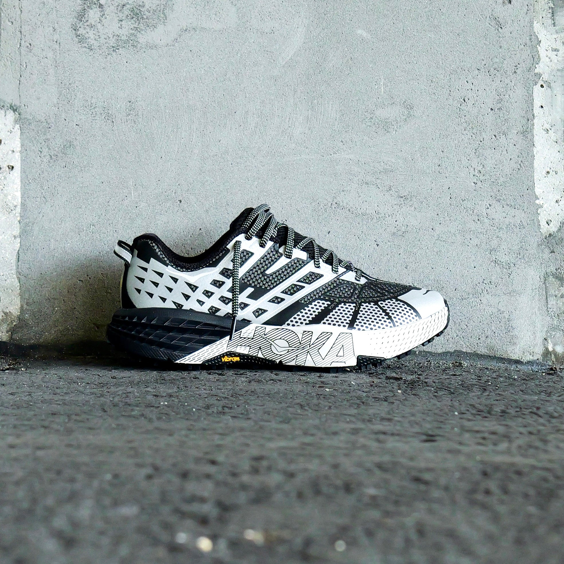 Hoka U SpeedGoat 2 TS BKSTR (Black / Stardust) - HOKA