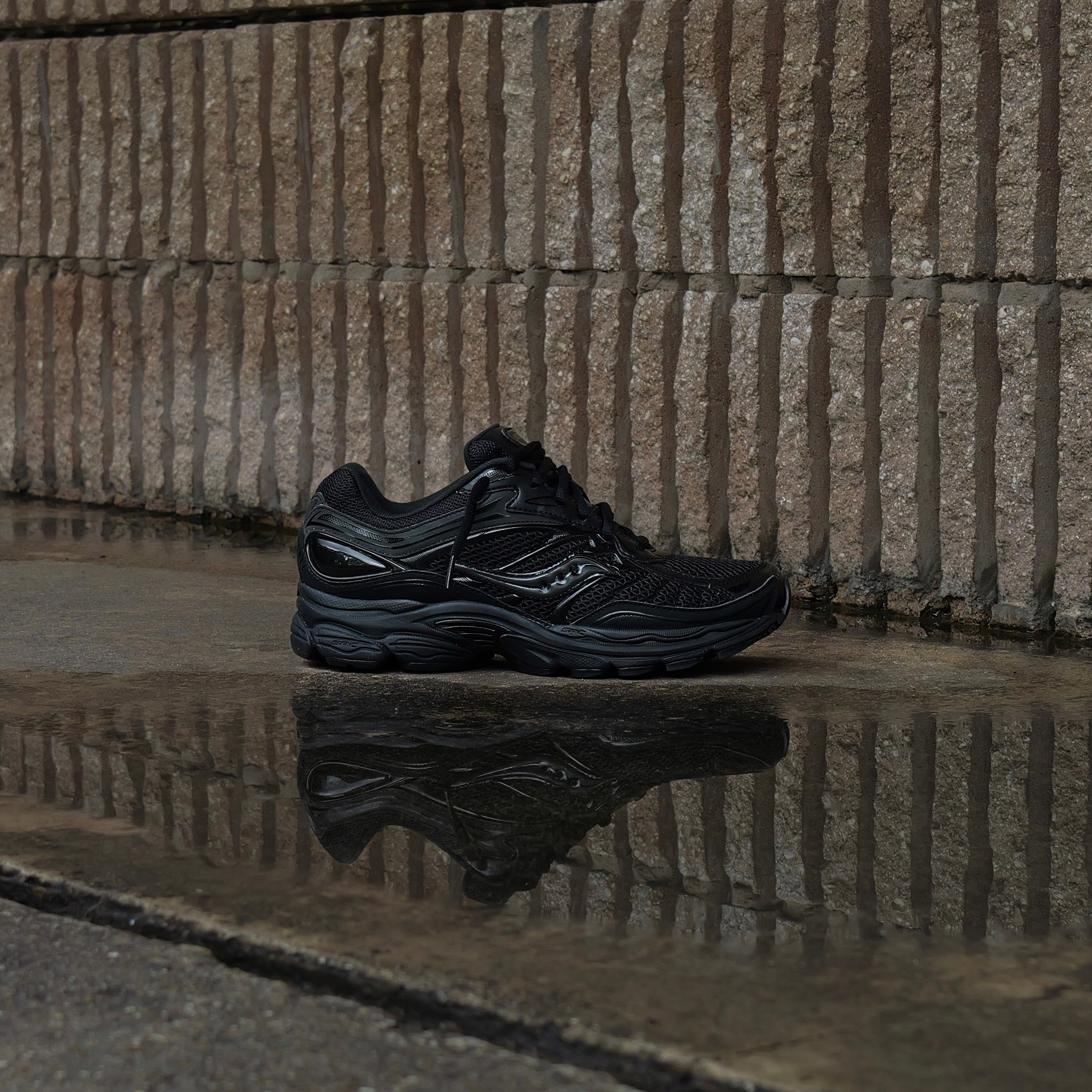 Mens Saucony ProGrid Omni 9 (Black/Black) - Saucony