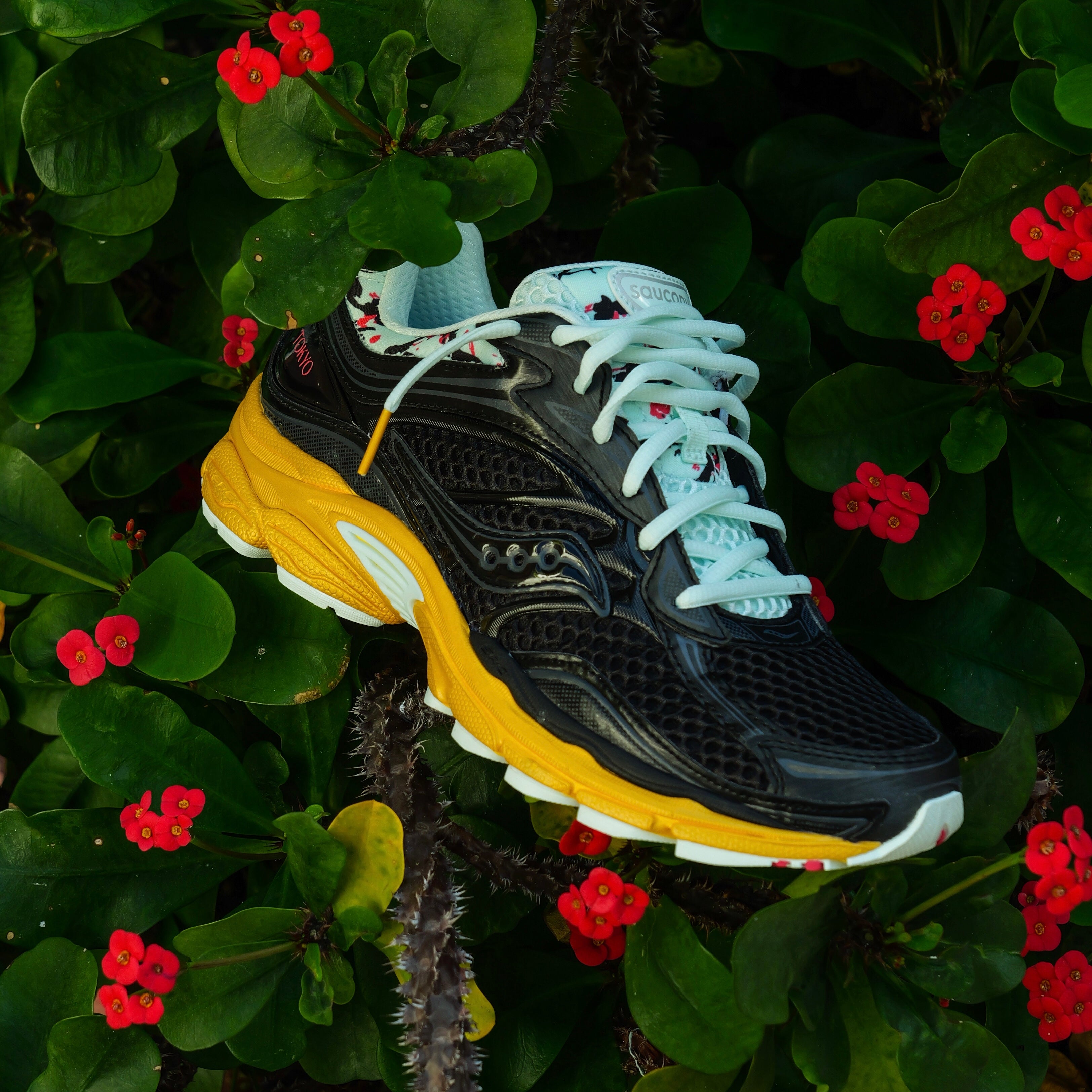 Mens Saucony ProGrid Omni 9 (Black Fleur) - Saucony