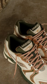 Mens Saucony & Friends ProGrid Triumph 4 (Apricot)