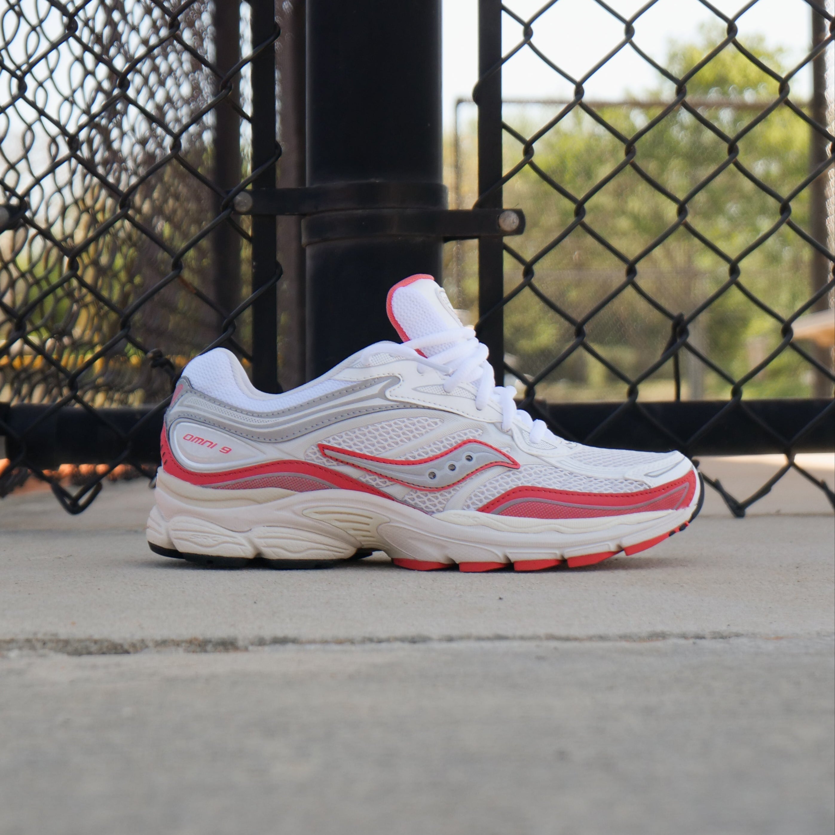 Mens Saucony ProGrid Omni 9 (Ivory/Coral)