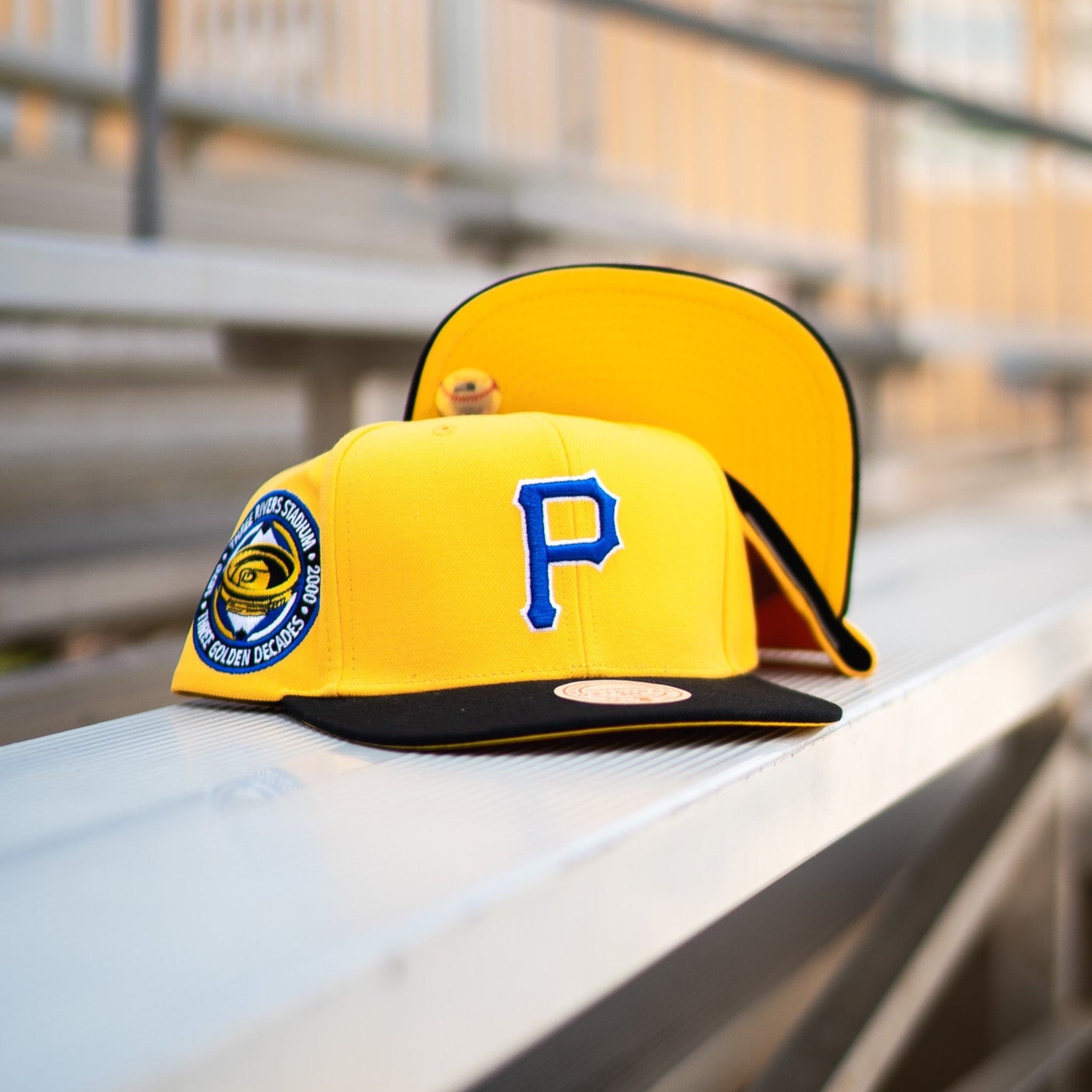 Mitchell N Ness Pittsburgh Pirates 30th Anniversary Snapback (Yellow/Black)