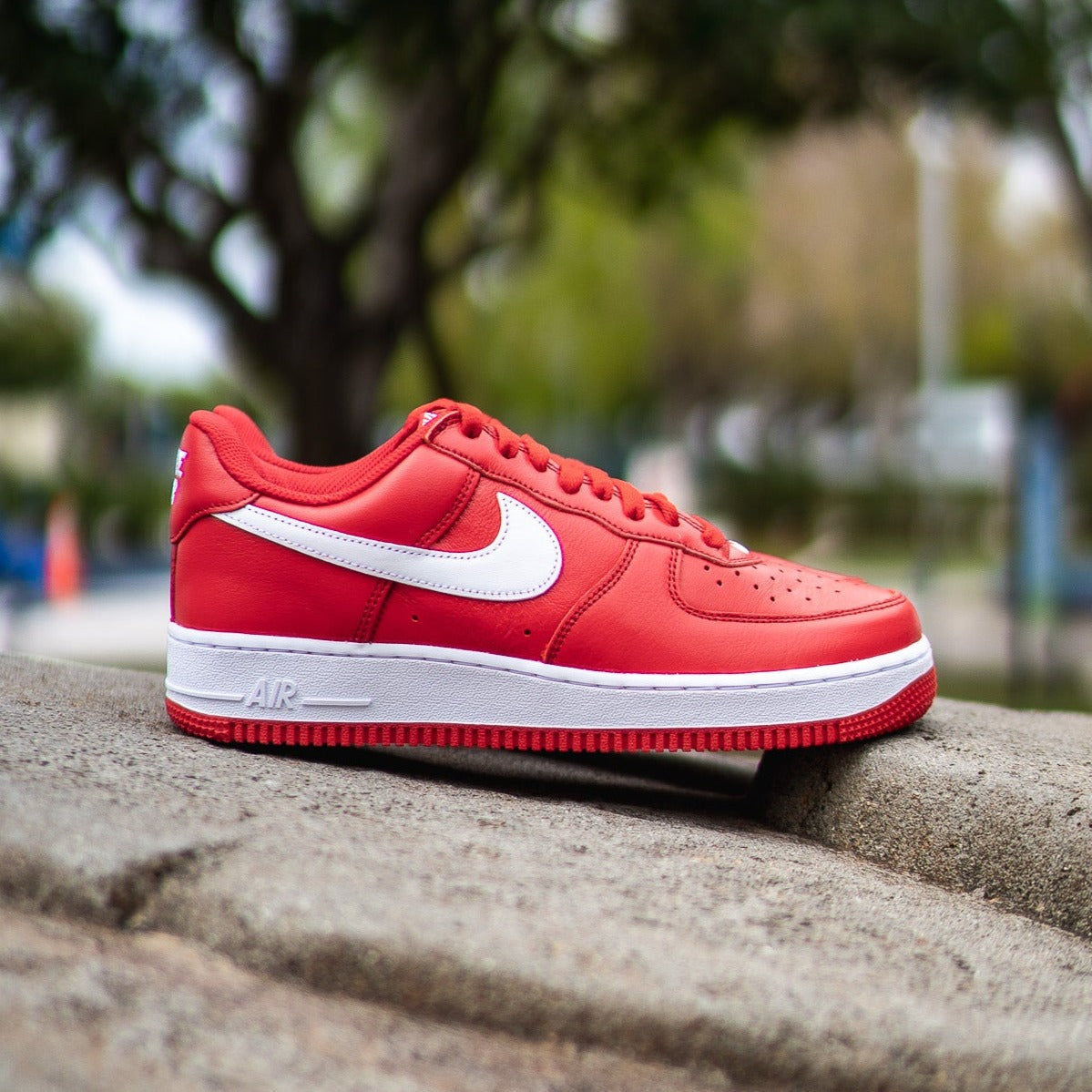 Nike air force 1 low) university red qs hotsell