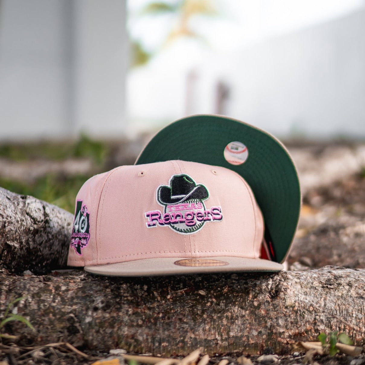 🤠 New Era Texas Rangers 40th Anniversary Pine Green UV (Light Pink/Beige)  📍Now Available On the SneakerTown App, www.SNEAKERTOWN.com and…