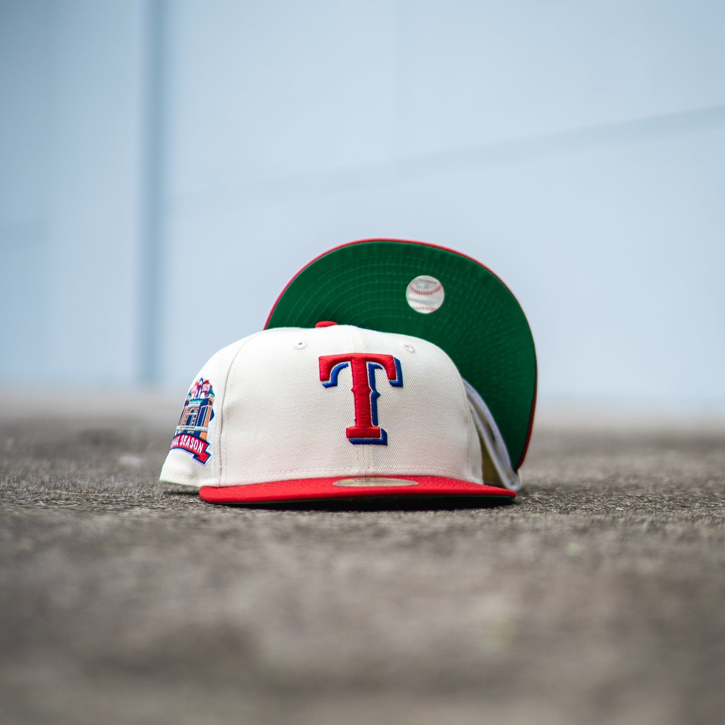 🤠 New Era Texas Rangers 40th Anniversary Pine Green UV (Light Pink/Beige)  📍Now Available On the SneakerTown App, www.SNEAKERTOWN.com and…